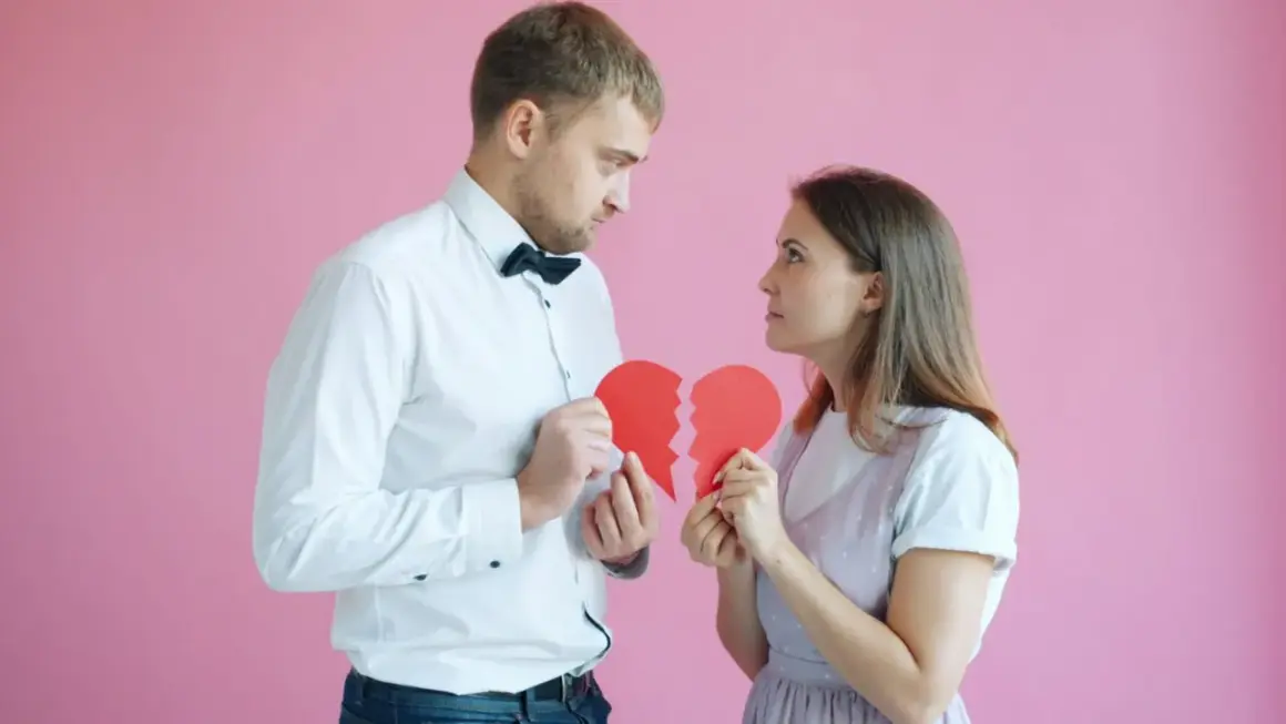 Para jak przestać myśleć o zdradzie męża, trzymając złamane serce.