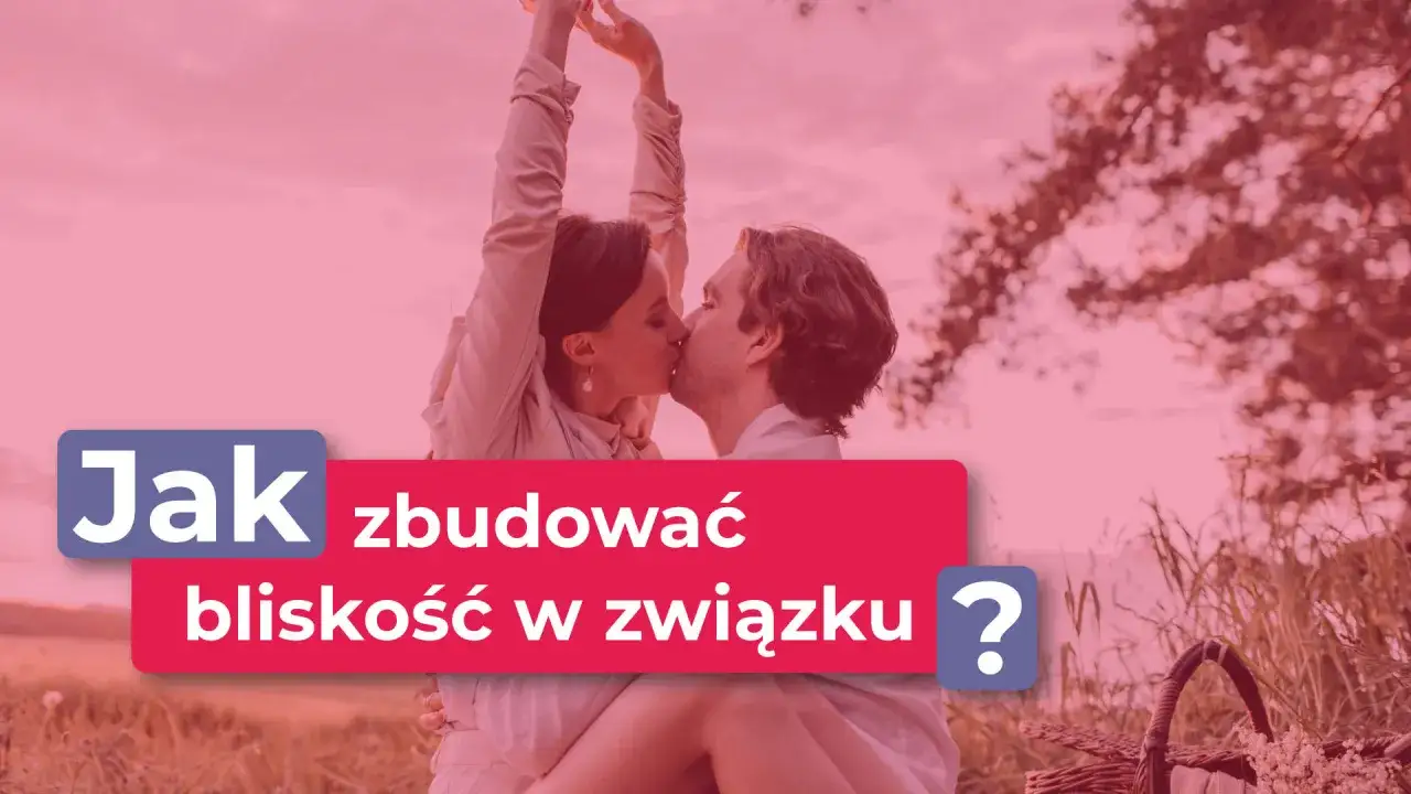 Para całująca się na tle natury. Napis: